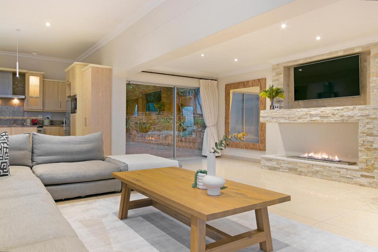 Luxury Serviced Mountain Villa In Constantia Cape Town Exterior photo